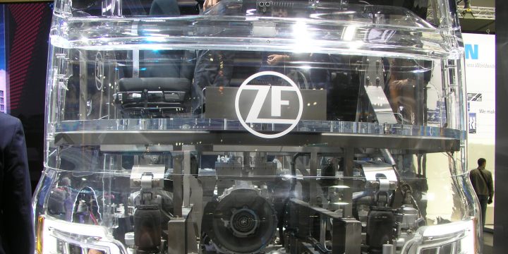 ZF-Gläserner-LKW-Getriebe auf der-IAA-Hannover 2018 - Foto emoove.net